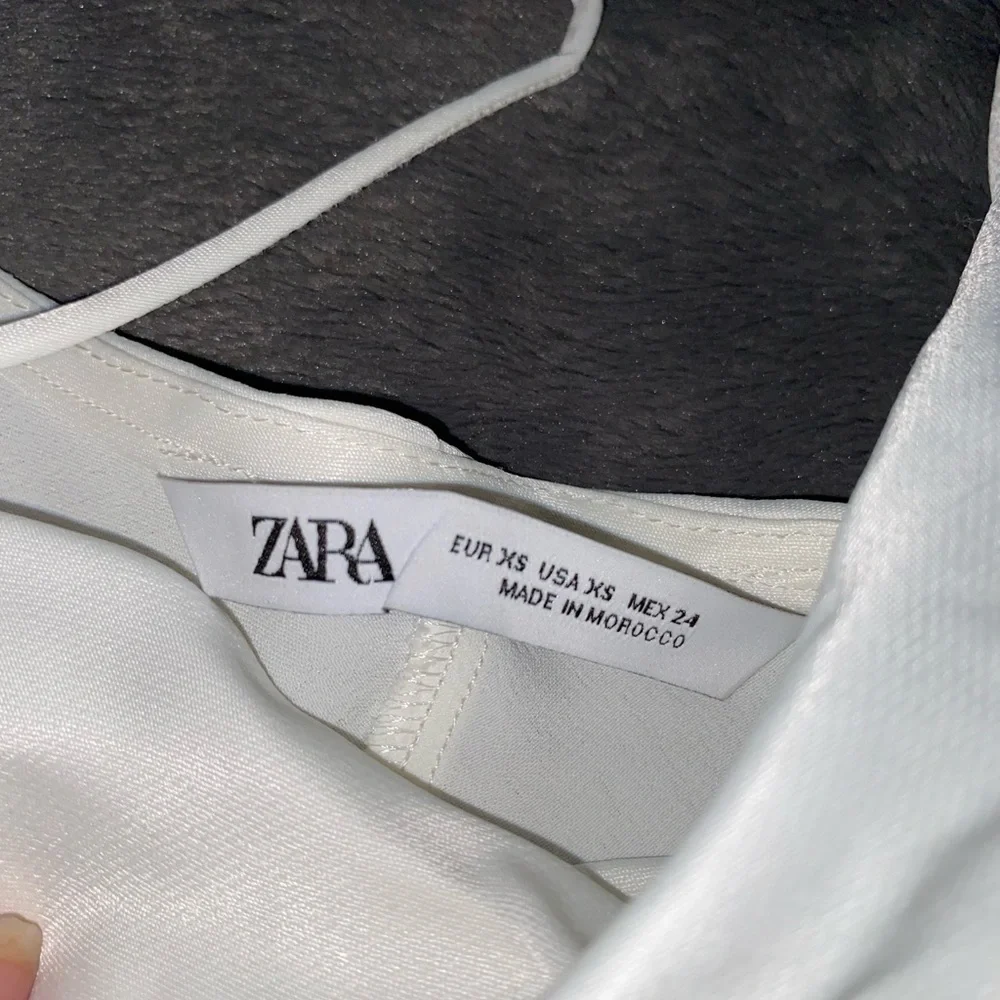 ❌SOLD❌ Zara Tank Top - Picture 3 of 4